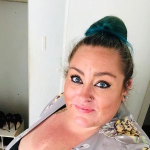 Meet your Posher, Caitlin